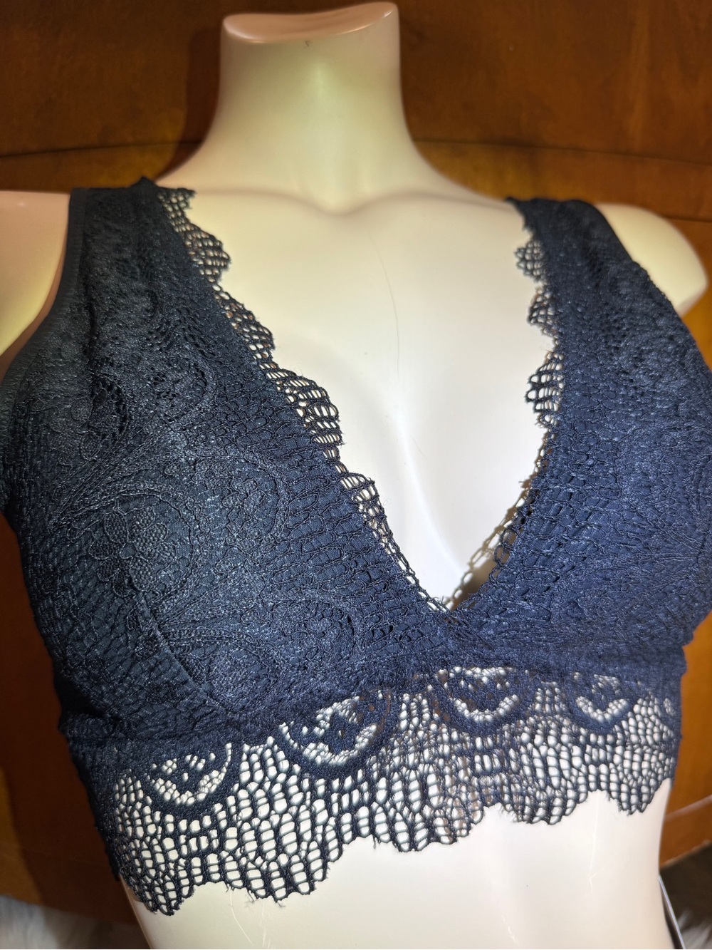 NWT black bralette lace - Fits small BRA Plunging V-no underwires SX/S S/M‎ m/L